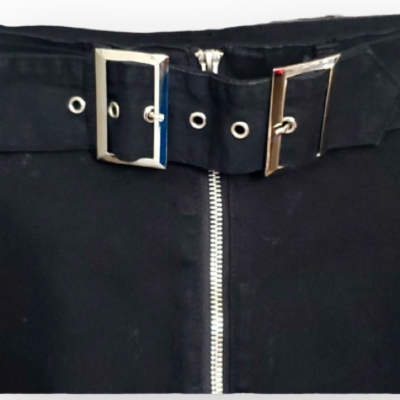 SUPERDOWN BY REVOLVE BLACK BELTED FRONT ZIP MINI SKIRT SIZE SMALL - Picture 7 of 10